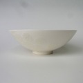 相澤由依「白い器」（磁土、ろくろ成形／Φ21×H7cm／12,000円)