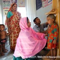 発育測定を受ける子ども（パキスタン）