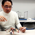 埼玉大学STEM教育研究センター代表で、今回の4脚ロボット教材を開発した野村泰朗准教授