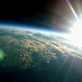 風船に取り付けたカメラからは、宇宙をバックに地球を見下ろした雄大な景色を見ることができる