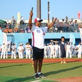 クロマティ、リトルリーグ野球に登場…子どもとMLB式ストレッチ実践