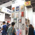 人気マンガ作家の原画展示も（KADOKAWAブース）