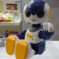 タカラトミーもっとなかよしRobi jr.（ロビジュニア）　〈撮影　高木啓〉