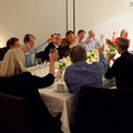 2011年2月に行われた晩餐会の様子。オバマ大統領の右にザッカーバーグ、左に ジョブズが座っていることがわかる