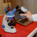 従来の顕微鏡に取り付けることで、デジタル顕微鏡として利用できる