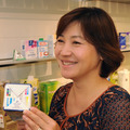 「Tetra Pak」のマークについて説明する桑田氏