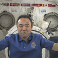 宇宙ふしぎ実験を実施する古川宇宙飛行士（出典：JAXA）