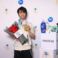 羽生結弦「一番最初にメダルをかけたのは母でした」…P＆G ジャパン