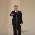 結果発表会に登壇した、東京2020組織委員会会長の森喜朗氏。「日本で初めて、世界で初めて、小学生の子どもたちが、オリジナルのマスコットを決めるという、大変なことをやっているんだよ。すごいんだよみんな。」と、児童に呼びかけた。