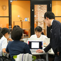 千代田高等学院 ARC／アクティブ・ラーニングスペースでの授業のようす