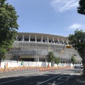 建設中の国立競技場（5月、東京）