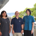 左から、横須賀学院小学校  英語科教諭 ジョジェット ・ウィルソン先生、小出啓介校長、英語科教諭 阿部志乃先生