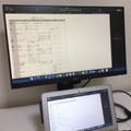 ノートパソコンの液晶に比べると、アイケアモニターの画面サイズは縦53cm×横30cmとほぼ倍の大きさ。Excel表など、細かい文字もとても読みやすい
