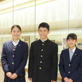 湘南高校の生徒たち。左から結音さん、直哉くん、美杏さん