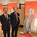 経済産業大臣賞を受賞したJFEスチールの名越正泰氏と平氏章一郎氏