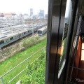 かつて相鉄が開催した相鉄厚木線乗車体験会の車内から見た小田急の海老名車両基地。