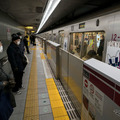 都営地下鉄大江戸線都庁前駅に設置されている通常タイプのホームドア。