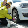 例年実施している日本自動車タイヤ協会によるタイヤ点検の様子（参考画像）