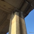 損傷した高架橋の柱。福島～白石蔵王間。