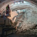 敦賀延伸延期の要因のひとつとなった北陸新幹線加賀トンネル。写真は北陸本線の直下に位置する中工区金沢方切羽での工事の様子。