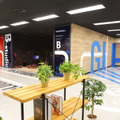 ルネサンス高等学校 横浜キャンパスの内装は「ガレージ」をイメージ。開放的でリラックスできる空間になっている。