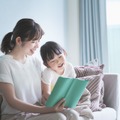 東京大学Cedepとポプラ社は2021年6月15日、オンラインセミナー「デジタル時代の子どもと絵本・本」シリーズとして、第1回「紙とデジタルどうちがう？　絵本の役割と子どもの育ち」を開催した。