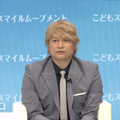 「こどもスマイルムーブメント」のスタートアップイベントにてコメントするタレントの香取慎吾氏