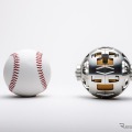 野球ボールとのサイズ比較　(c) TOMY