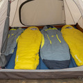 テントは4人がしっかり寝られる広さ。