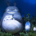 『「鈴木敏夫とジブリ展」大・中・小トトロフォトスポット（C）RENGAYA （C）Studio Ghibli