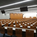 和泉ホールは約600人収容可能。授業だけでなく学園祭などでも利用されている。