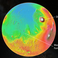 火星の赤道地下に大量の氷が埋もれている可能性。15年前のMars Expressデータ再調査で推定