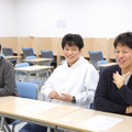 左から、河合塾マナビス立川校の柴田哲氏、池田大輝さん、池田さんのお父様