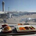 機内食ランチをプレゼント（写真は2023年度）