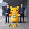 『ポケモン』の原点「ゲームボーイ」から飛び出すピカチュウ…！「ニンテンドーミュージアム」施設内に設置される「ポケふた」がお披露目