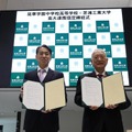 協定締結式のようす（左：芝浦工業大学 苅谷義治副学長、右：晃華学園中学校高等学校 大島正克校長）