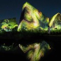 チームラボ「風の中の散逸する鳥の彫刻群」　(c) チームラボ