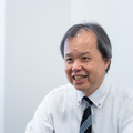 中岡義久教授（政治経済学部副学部長兼グローバルビジネス学科長）
