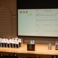 荘厳なパイプオルガンが奏でられる中、礼拝から始まった説明会