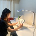 夜の学習や、寝る前の読書時間は「暖色系の明かり」に変えて落ち着く時間に