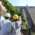 角度は51度。スキージャンプ台の斜度（約35度）をはるかに超える急傾斜に圧倒される