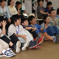突然の配役にもかかわらず、保護者たちは感情豊かに熱演。子供たちは大爆笑