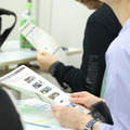 量子力学はどう社会に生かされるのか、身近なエピソードを交えた解説に引き込まれる参加者。