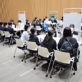 現役高校生による学習相談コーナーのようす