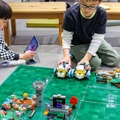 自分で組んだプログラムでレゴロボットを走らせ、マインクラフトマップ上でお宝獲得に挑戦