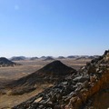 ワイルドな景観が広がる黒砂漠……サハラ砂漠（黒砂漠） / エジプト