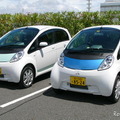 三菱 電気自動車のi-MiEV。電力供給があれば家庭用電源からも充電が可能だ