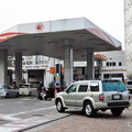 ガソリンスタンド 原油価格の高騰によりレギュラーガソリンの販売価格は全国平均で151.2円と厳しい状況が続く