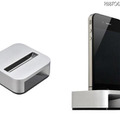 iPhone 4用ミニスタンド、白箱.com、センチュリー 「iHorn（アイホルン）」シルバーの本体とiPhone 4の装着イメージ