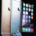 iPhone 6について説明するアップルの世界マーケティング担当上級副社長のフィル・シラー　(c) Getty Images